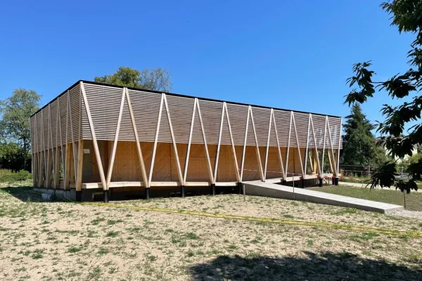   Aufrichten Holzbau   Die Aufrichtphase für das Centre Albert Anker hat begonnen.